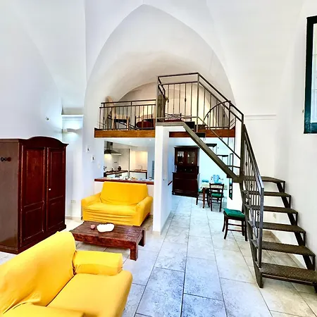 Vico Del Theutra Apartman *